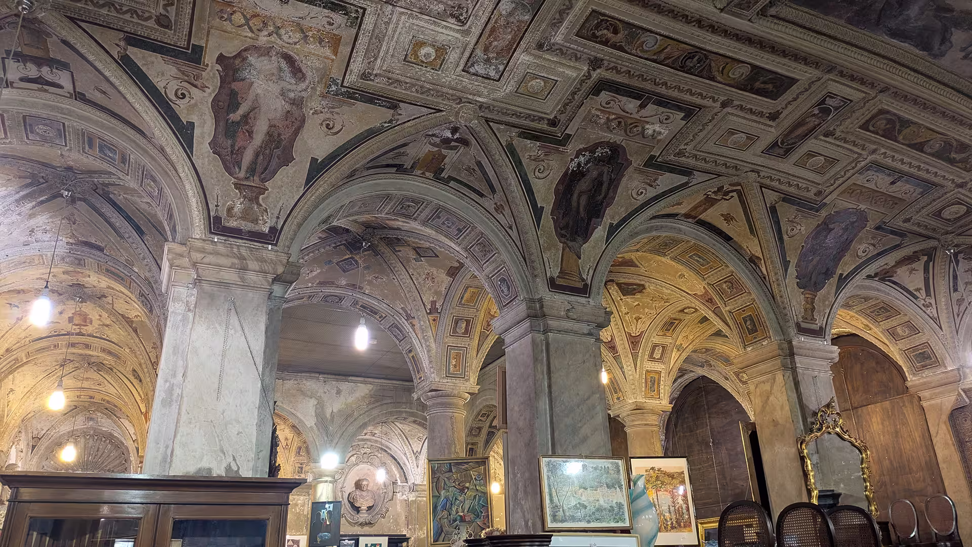 Galeria Imperia, antics shop in Genoa